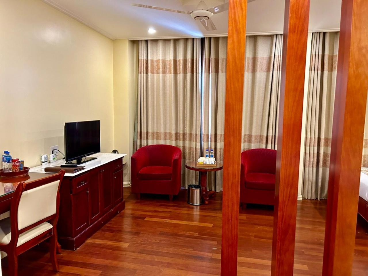 Khach San Sa Chi - Mong Cai Hotel Exterior photo